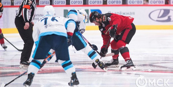 Один из лучших нападающих "Авангарда" женился и ушёл из команды