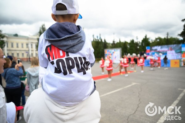 "У молодого поколения теперь есть ориентир". На набережной Оми открылась Аллея Олимпийских чемпионов