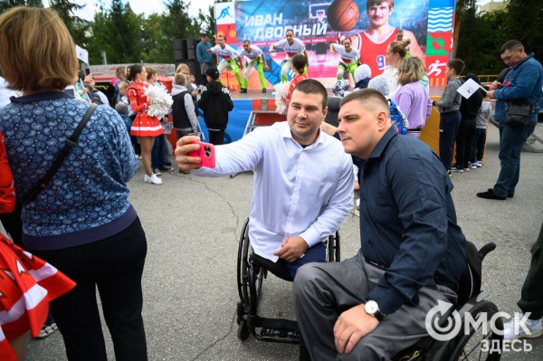 "У молодого поколения теперь есть ориентир". На набережной Оми открылась Аллея Олимпийских чемпионов