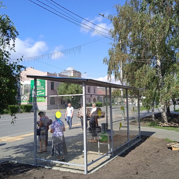 
									В Омске устанавливают остановочные павильоны 