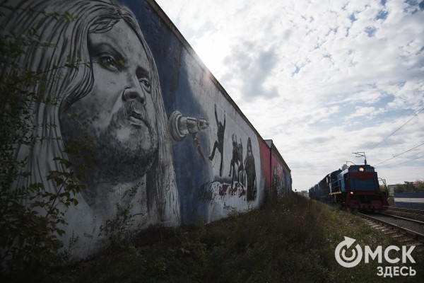Чтобы понять смысл, нужно вырасти. Рассматриваем мурал, посвящённый скандальному музыканту Чтобы понять смысл, нужно вырасти. Рассматриваем мурал, посвящённый скандальному музыканту