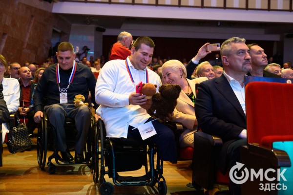 "У молодого поколения теперь есть ориентир". На набережной Оми открылась Аллея Олимпийских чемпионов