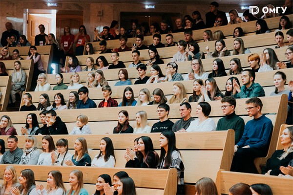 На бюджетное обучение в ОмГУ зачислено более 600 новых студентов
На бюджетное обучение в ОмГУ зачислено более 600 новых студентов