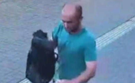 
									Омич заснул на остановке и лишился золотой цепочки 