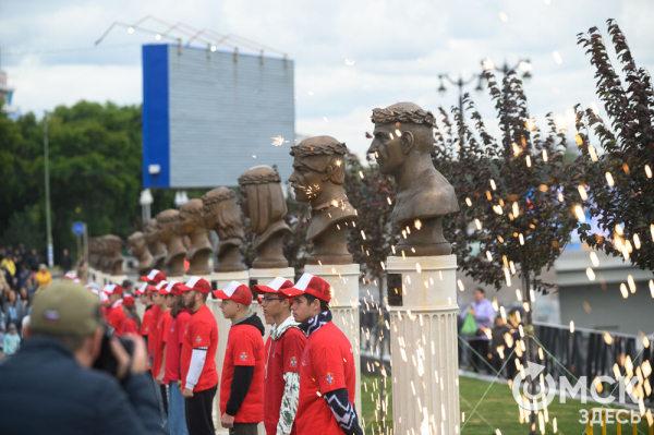 "У молодого поколения теперь есть ориентир". На набережной Оми открылась Аллея Олимпийских чемпионов