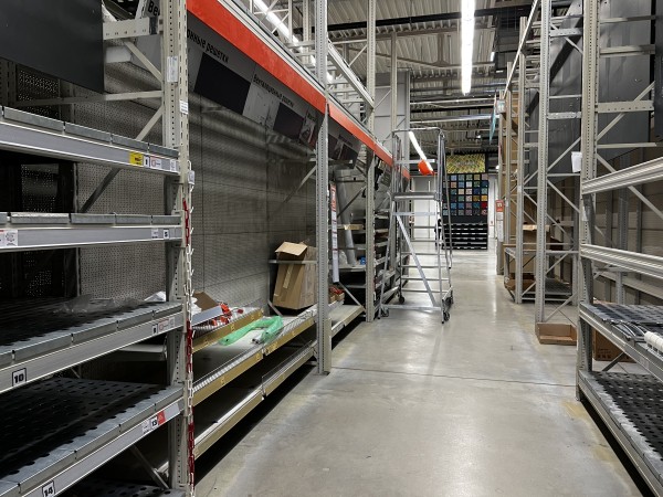 
									Последний день гипермаркета OBI в Омске: что будет дальше?  