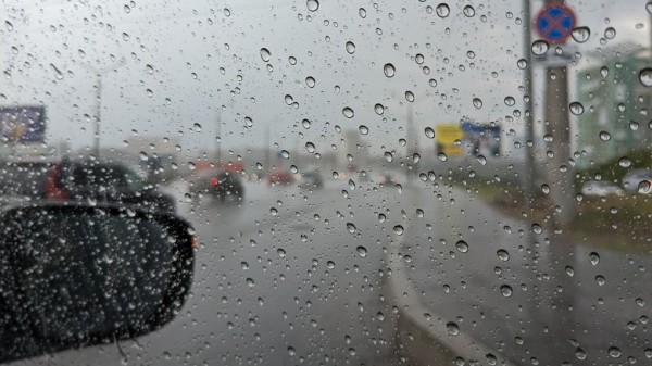 Штормовое предупреждение! Град, ливень и ветер надвигаются на Омск