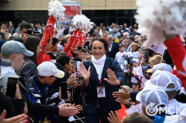 "У молодого поколения теперь есть ориентир". На набережной Оми открылась Аллея Олимпийских чемпионов