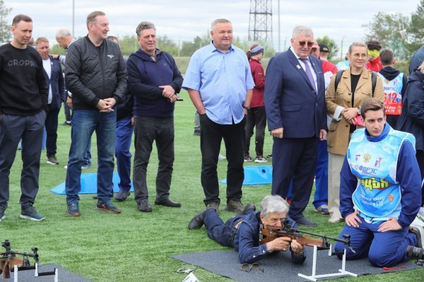 
									Омский министр устроил стрельбу из винтовки    [ФОТО]  