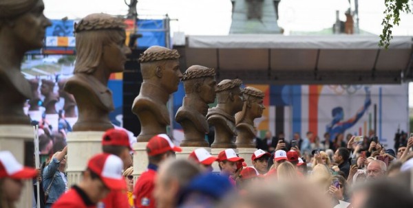 "У молодого поколения теперь есть ориентир". На набережной Оми открылась Аллея Олимпийских чемпионов