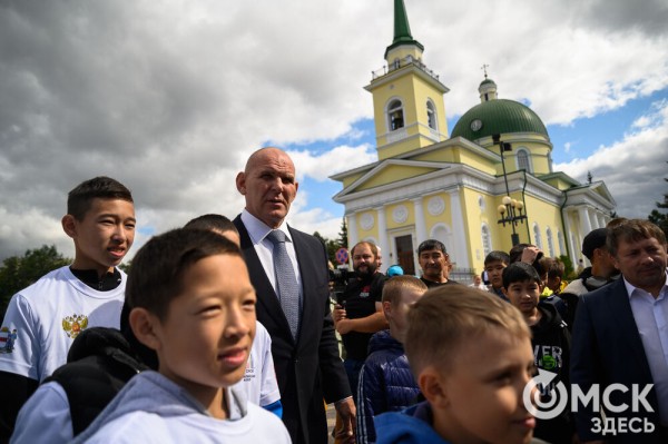 "У молодого поколения теперь есть ориентир". На набережной Оми открылась Аллея Олимпийских чемпионов