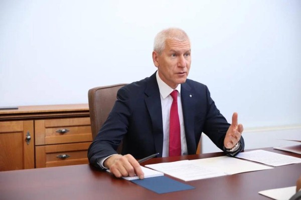 
									В Омск приехал министр спорта России Олег Матыцин 