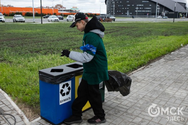 Порядок во всём. "Авангард" организовал в Омске масштабный субботник