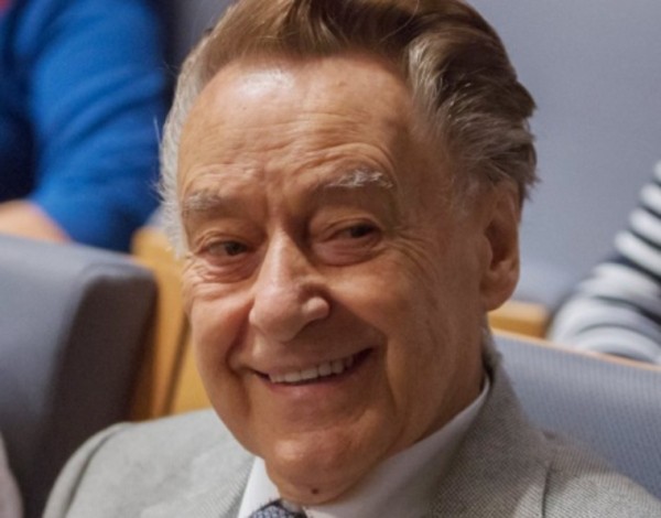 К юбилею Андрея Дементьева организовали культурно-просветительский проект
К юбилею Андрея Дементьева организовали культурно-просветительский проект