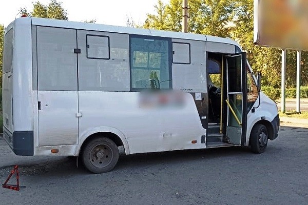 
									Омич угнал маршрутку своего дяди и устроил ДТП   [ФОТО]  