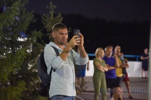 В Омске ночью установили памятник основателю первой крепости