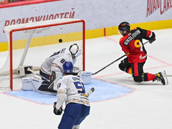 
									Спунер и Николишин поделились впечатлениями от дебюта за «Авангард» 