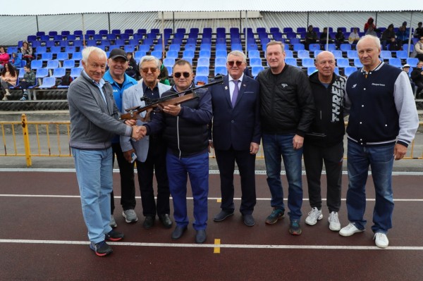 
									Омский министр устроил стрельбу из винтовки    [ФОТО]  