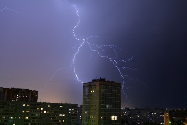 
									На омичей снова обрушится крупный град и сильный ветер 