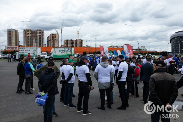 Порядок во всём. "Авангард" организовал в Омске масштабный субботник