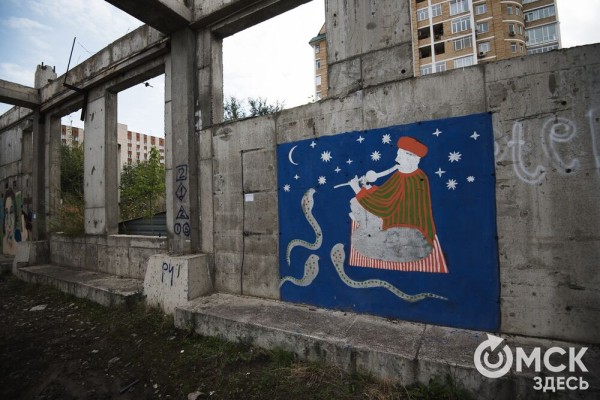 "Каждый имеет право на личный идиотизм". Обсуждаем разрисованную заброшку в центре города