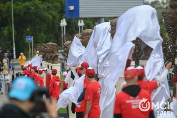"У молодого поколения теперь есть ориентир". На набережной Оми открылась Аллея Олимпийских чемпионов