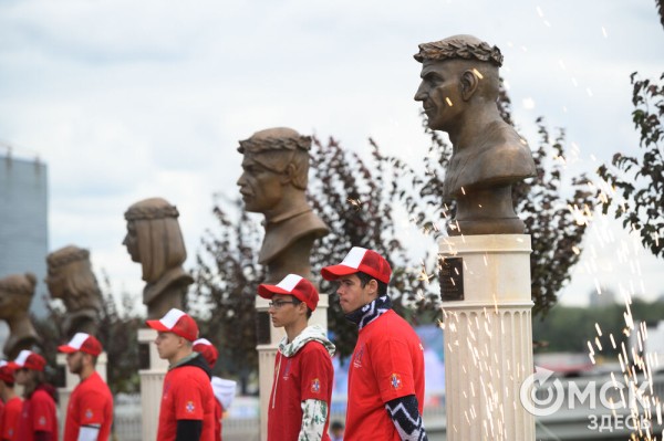 "У молодого поколения теперь есть ориентир". На набережной Оми открылась Аллея Олимпийских чемпионов