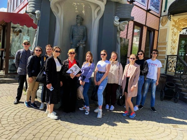 
									В Омске придумали экскурсию по ночным Нефтяникам 