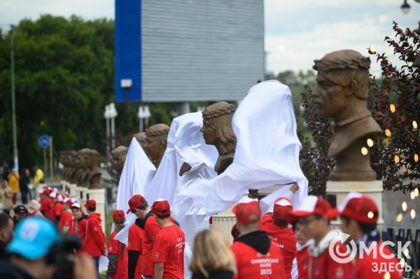 "У молодого поколения теперь есть ориентир". На набережной Оми открылась Аллея Олимпийских чемпионов