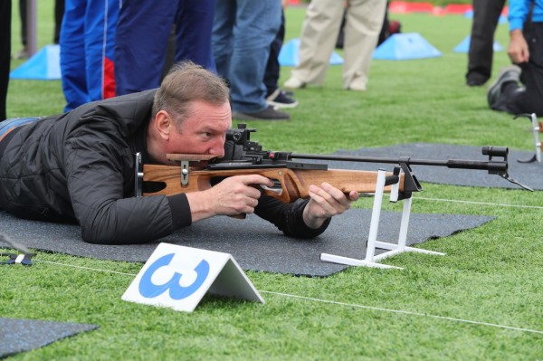 
									Омский министр устроил стрельбу из винтовки    [ФОТО]  