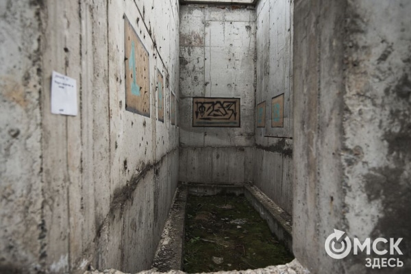 "Каждый имеет право на личный идиотизм". Обсуждаем разрисованную заброшку в центре города