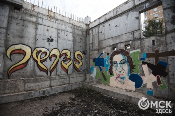 "Каждый имеет право на личный идиотизм". Обсуждаем разрисованную заброшку в центре города