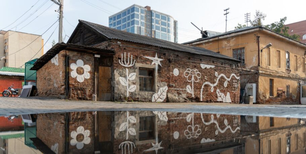 Омские граффитисты создали мурал без капли краски