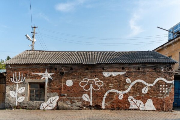 Омские граффитисты создали мурал без капли краски