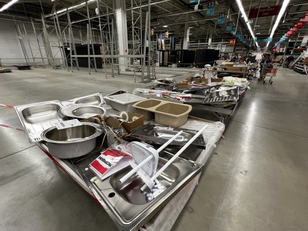 
									Последний день гипермаркета OBI в Омске: что будет дальше?  