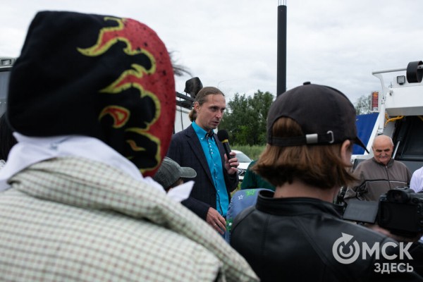 Порядок во всём. "Авангард" организовал в Омске масштабный субботник