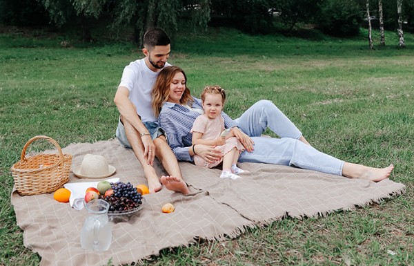 У озера рядом с санаторием «Cronwell Park Ника» прошел пикник для омичей
У озера рядом с санаторием «Cronwell Park Ника» прошел пикник для омичей