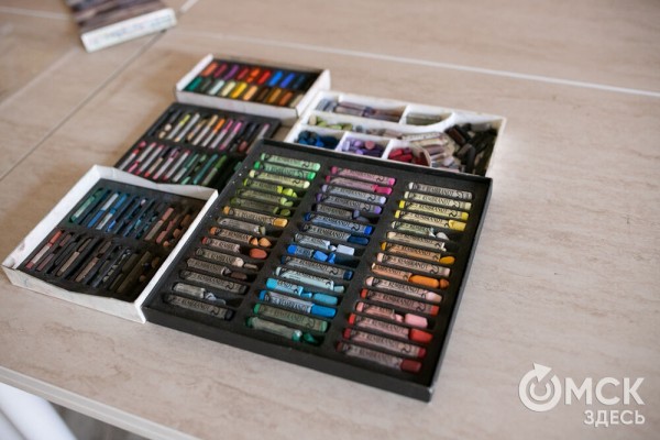 Тихое озеро и старая дача. Наполняемся гармонией загородной жизни с помощью картин юного художника