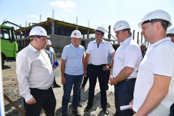 
									«Школьный» скандал может грозить отставками двум омским министрам 