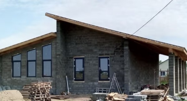 Под Омском строят коттеджи, которые сами за себя платят ипотеку
Под Омском строят коттеджи, которые сами за себя платят ипотеку