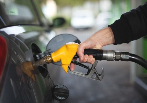 «Обсудим сложившуюся ситуацию»: Виталий Хоценко отреагировал на сообщения о дефиците топлива в Омской области