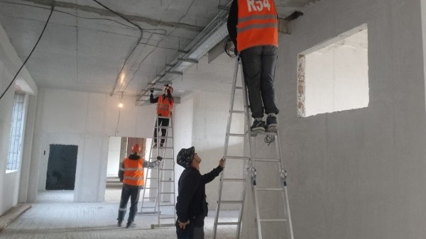 Многострадальную школу в Исилькуле достроили до третьего этажа