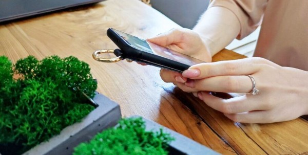 Хватает ли нам лесов и сколько проживёт бутылка? Задаём глупые вопросы об экологии первой "зелёной" нейросети