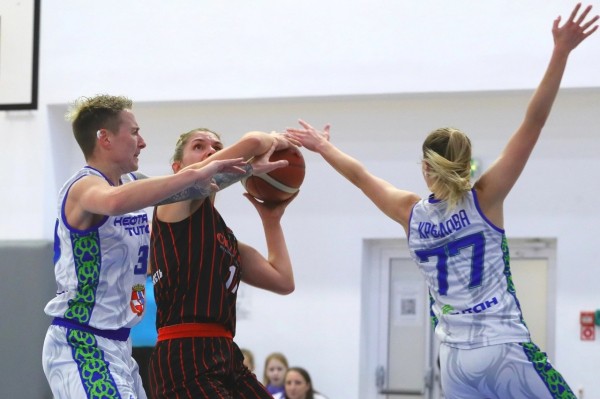 «Нефтяник-Титан» выиграл первый матч сезона
«Нефтяник-Титан» выиграл первый матч сезона