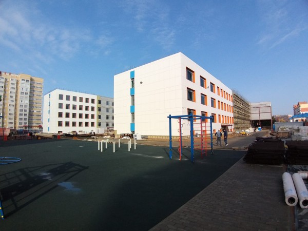 
									У школы на Космическом проспекте в Омске появился номер  