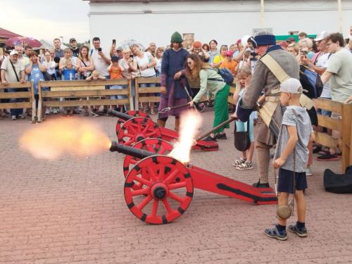 «1-я Пирожковая»: за горизонт уходит лето с морем культуры омичи