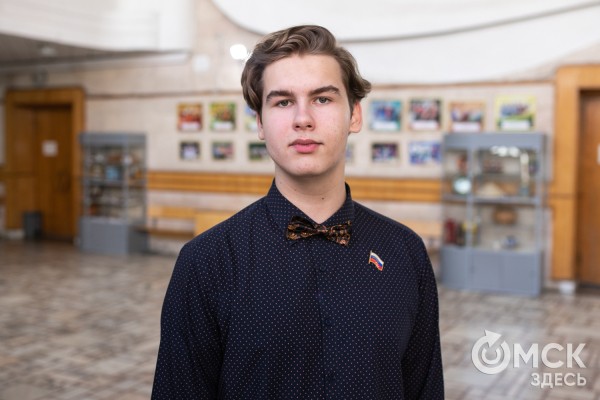 Тихое озеро и старая дача. Наполняемся гармонией загородной жизни с помощью картин юного художника