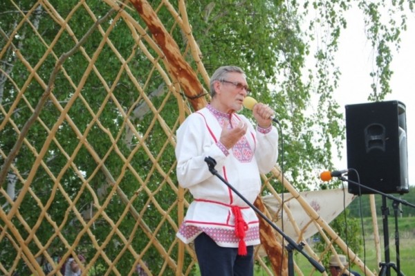 «Раньше на сцену попадали не по блату»: кого везут на гастроли в Омск
«Раньше на сцену попадали не по блату»: кого везут на гастроли в Омск