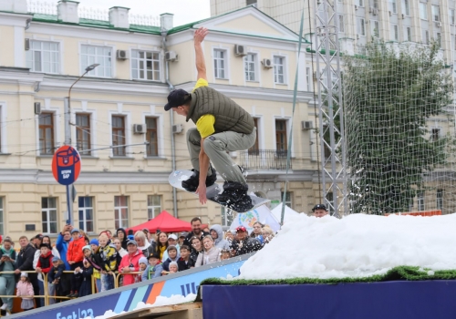«1-я Пирожковая»: за горизонт уходит лето с морем культуры омичи