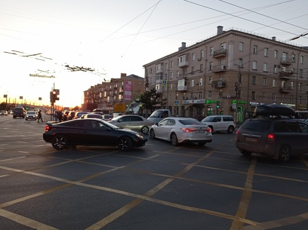 
									Штраф не помеха: омские водители массово игнорируют «вафельницу»  